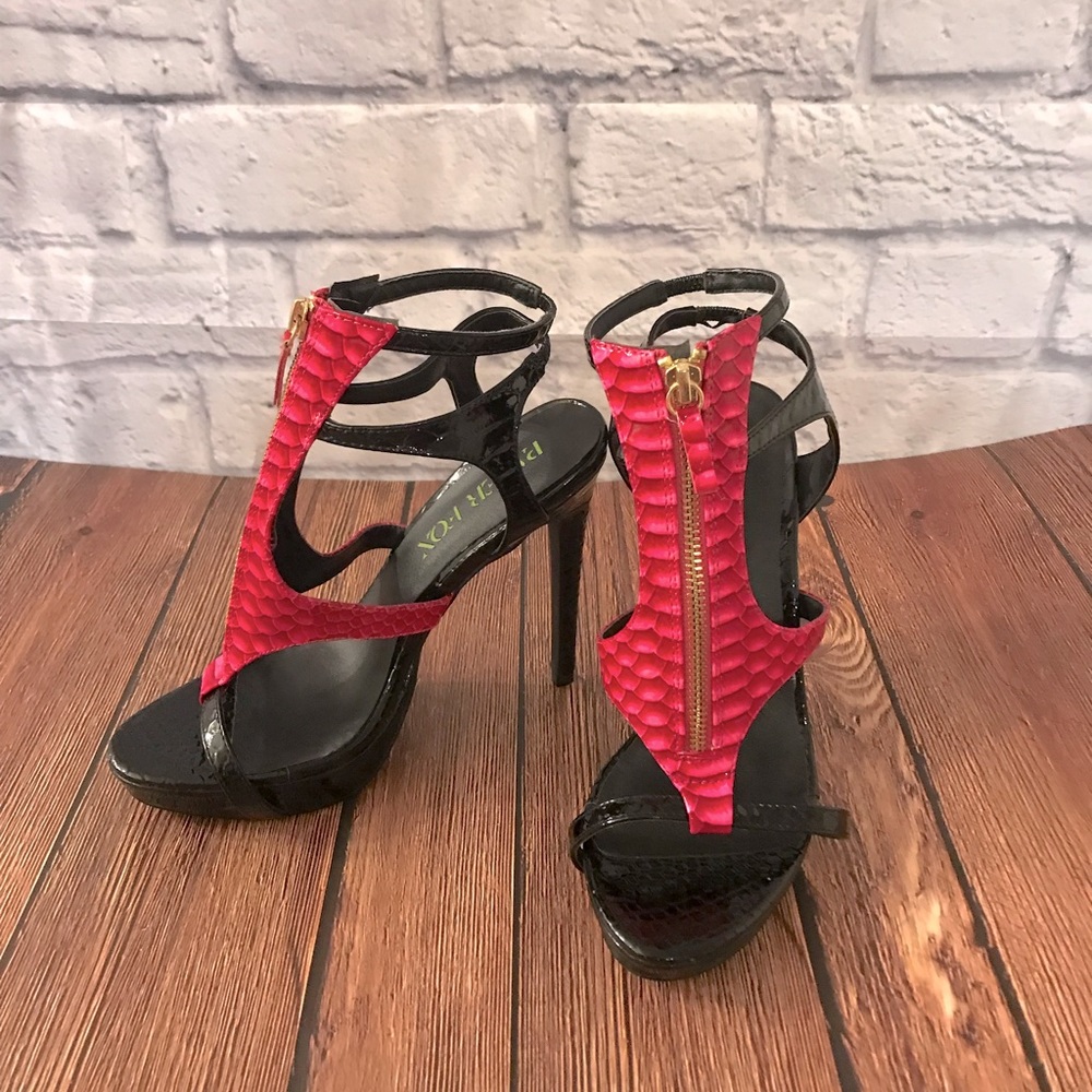 Hot Pink and Black Paper Fox Heels. Size 7.5